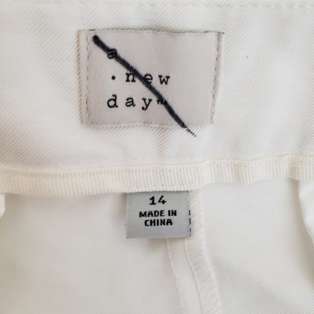 A New Day White Pullon Zip Button Shorts Sz 14 - Picture 4 of 9